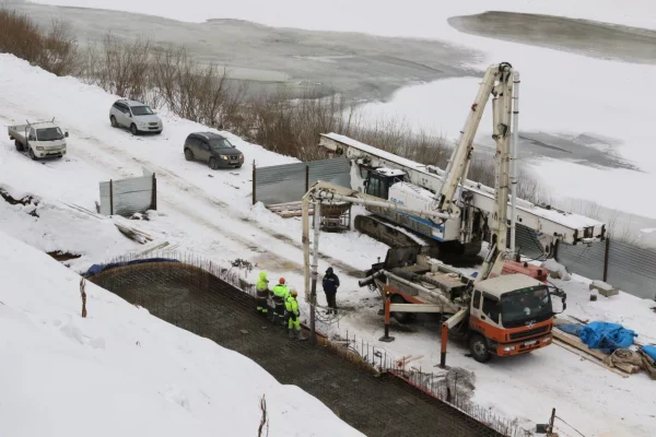 В Кемерове начали строить фундамент для новой лестницы на Притомской набережной