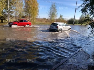 Фото: В Кемерове затопило дорогу на Комсомольском проспекте 1