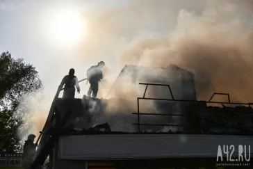 Фото: На улице Тухачевского в Кемерове загорелось административное здание 3