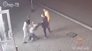 Фото: В Кузбассе двое мужчин напали на посетителей кафе: один нападавший арестован 3