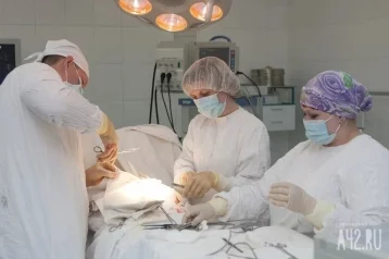 Фото: В Лондоне хирурги впервые провели операцию в очках смешанной реальности Apple Vision Pro 1