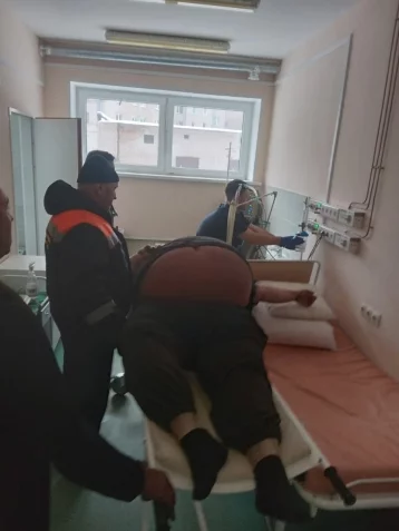 Фото: В Великом Новгороде спасатели доставили в больницу мужчину весом 300 килограммов 1