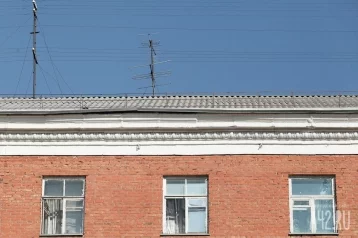 Фото: В Новокузнецке мужчина выпал из окна и выжил 1