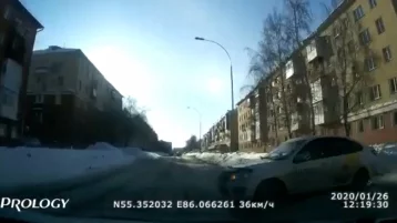 Фото: В Сети появилось видео момента ДТП с такси в Кемерове 1