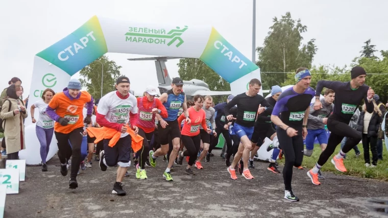 Фото: Бегать — легко: как в Кемерове прошёл «Зелёный марафон-2021» 1