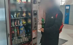 Владельца торгового автомата в Новокузнецке оштрафовали за продажу энергетика подростку