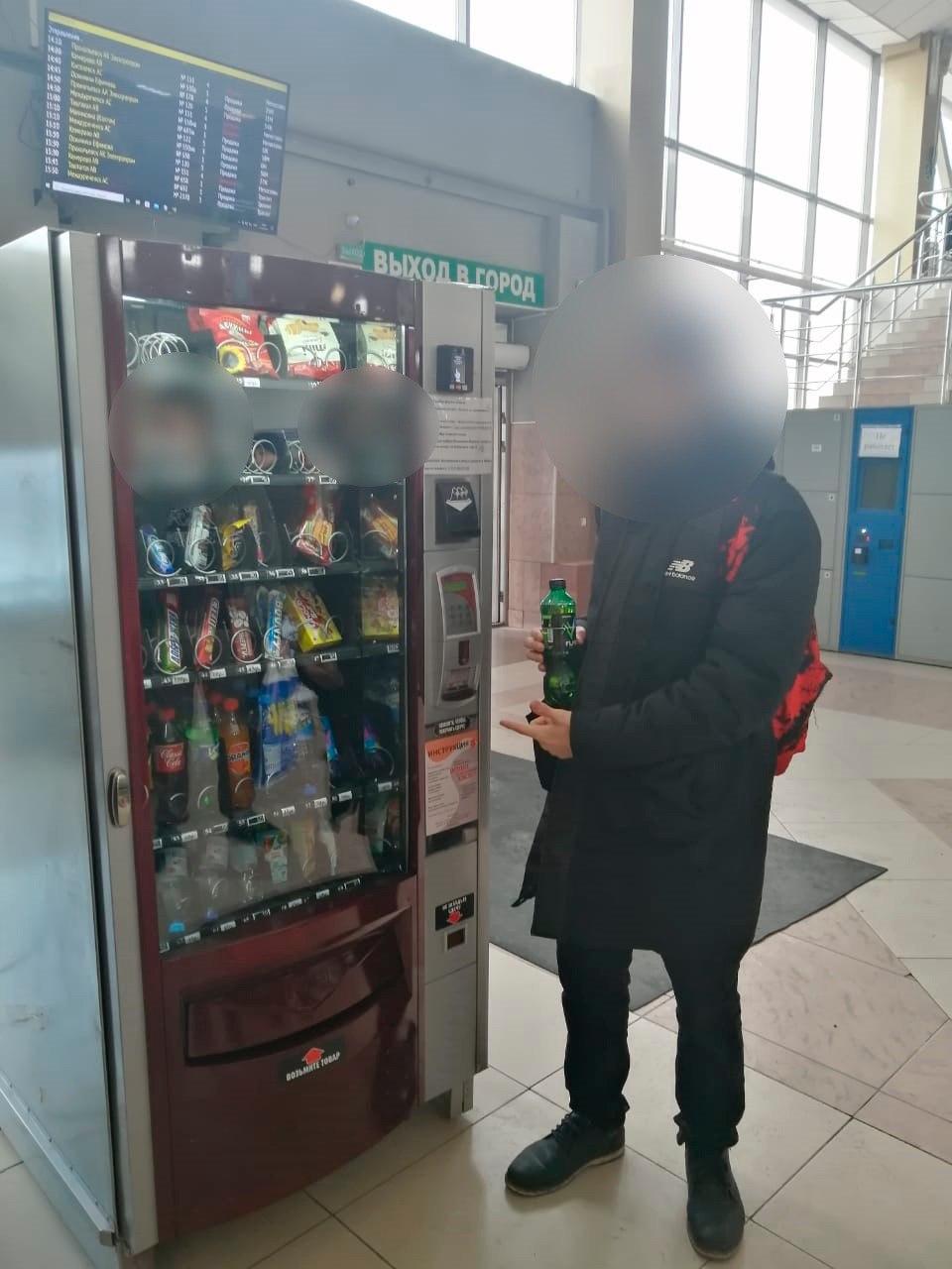 Владельца торгового автомата в Новокузнецке оштрафовали за продажу энергетика подростку