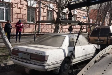 Фото: Власти Кемерова начали эвакуировать брошенные автомобили 4