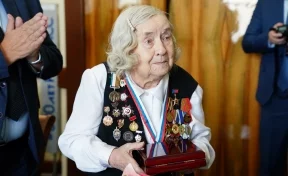 Губернатор Кузбасса поздравил со 100-летним юбилеем ветерана ВОВ Анну Котенко