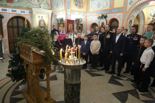 Владимир Путин встретил Рождество в храме Георгия Победоносца в Подмосковье