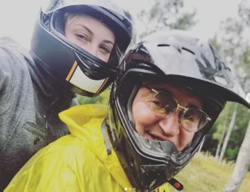 Фото: Дмитрий Дибров с женой попали в ДТП на мотоцикле  1