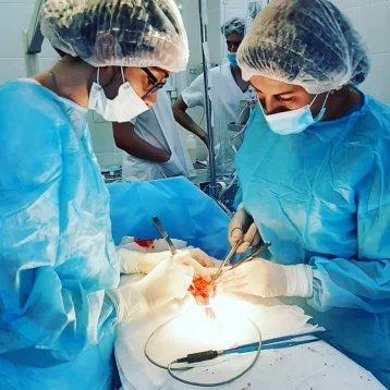Фото: В Кемерове медики удалили 27-летней пациентке кисту размером с брюшную полость 1