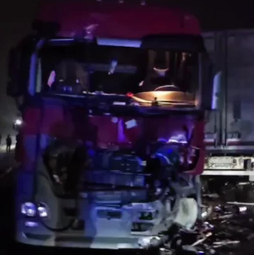 Фото: В Волгоградской области столкнулись 4 автомобиля, 2 человека госпитализированы 1