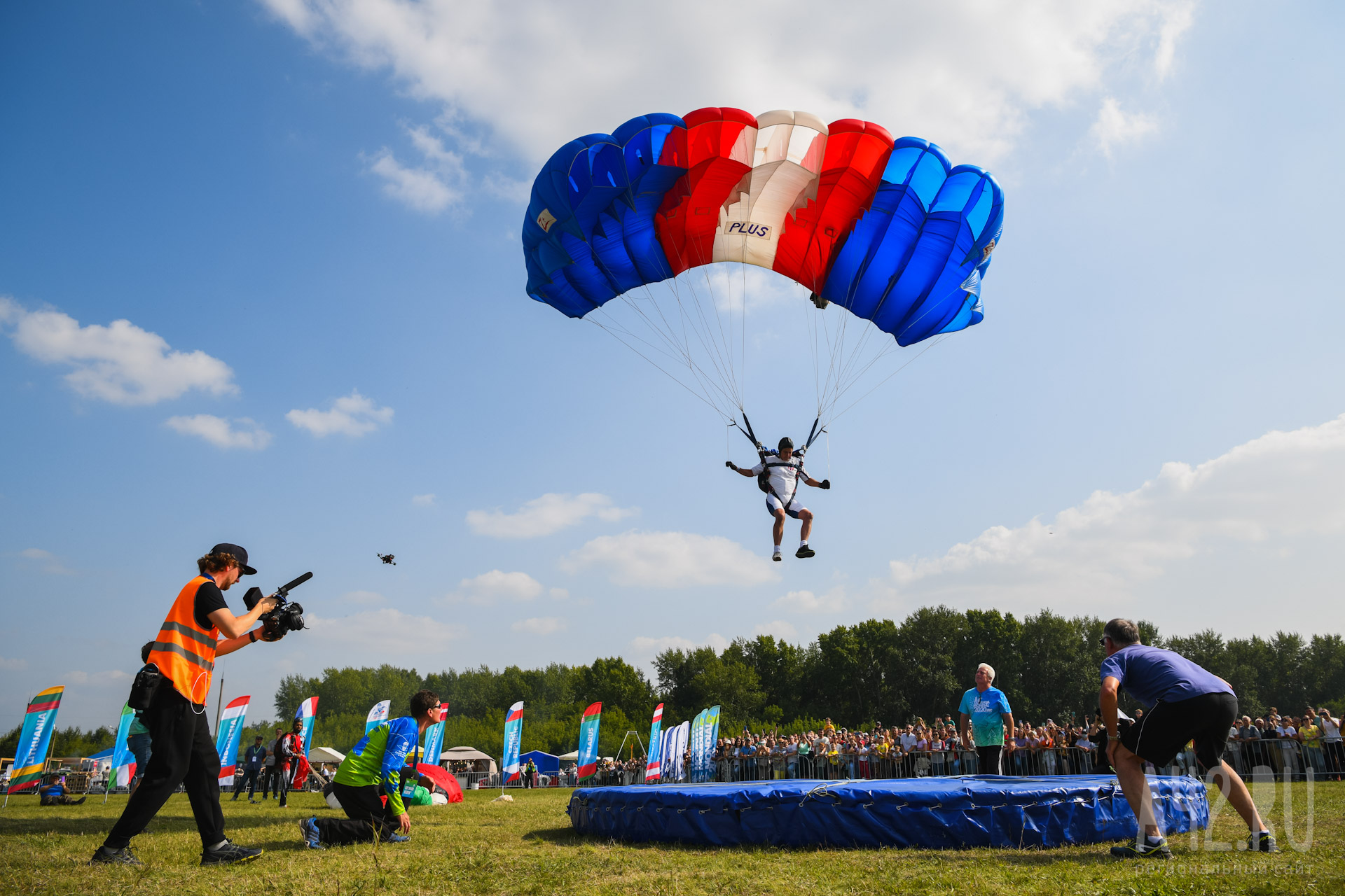 Прыжки с парашютом и выставка самолётов: фестиваль «Небофест» пройдёт в Кемерове