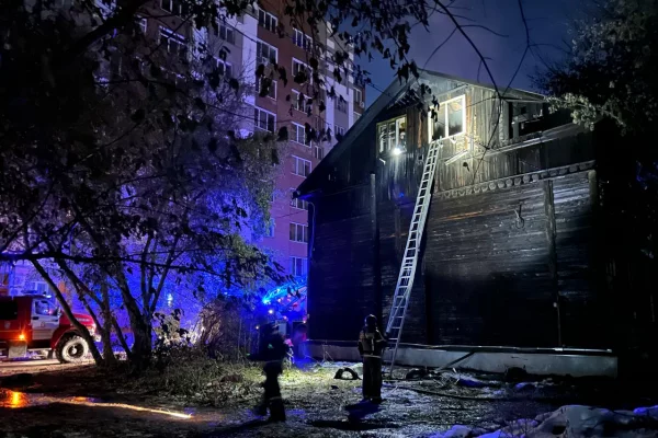 Уголовное дело завели после гибели людей в сгоревшем доме в Новосибирске