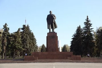 Фото: В Челябинске монумент вождю пролетариата отремонтируют за 18 миллионов рублей 1