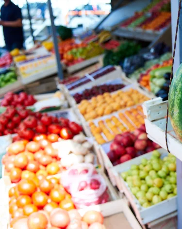 Продукты, табак и алкоголь: власти Кузбасса напомнили, чем нельзя торговать мигрантам в 2026 году