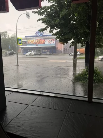 Фото: Несколько кемеровских улиц затопило после обильного дождя 2