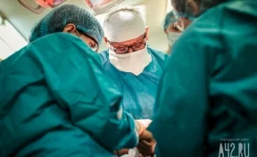 В Кемерове хирурги удалили женщине опухоль весом в 6 кг