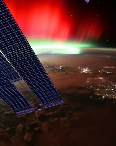 Жители России делятся кадрами полярного сияния: заметили его и разных городах Кузбасса