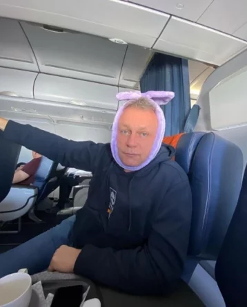 Фото: Сергей Жигунов сообщил, что во время полёта стюардесса удалила ему зуб  1