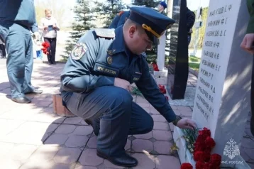 Фото: В Кемерове сотрудники МЧС почтили память пожарных, погибших при тушении завода «Коммунар» 1
