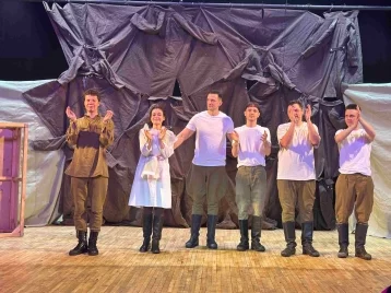 Фото: Фонд Мельниченко и «СУЭК-Кузбасс» подарили ленинск-кузнечанам театральный показ 4