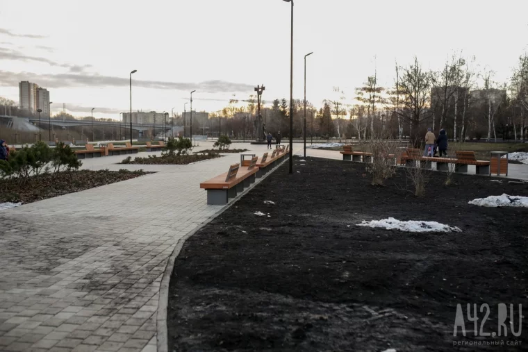 Фото: От списанного танка до 27-метровой стелы: как выглядит кемеровский парк Жукова после реконструкции 52
