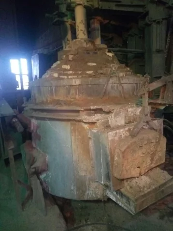 Фото: Приставы закрыли опасную плавильную печь на кузбасском предприятии 1