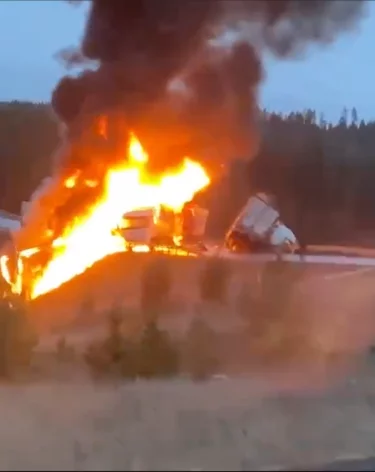 В Иркутской области произошло огненное ДТП с участием грузовиков и легковых автомобилей