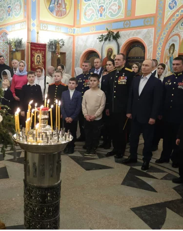 Владимир Путин встретил Рождество в храме Георгия Победоносца в Подмосковье