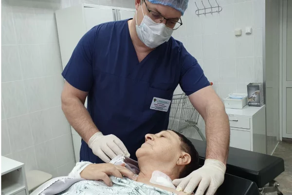 Кузбасские врачи вытащили из горла пациентки кусок проволоки