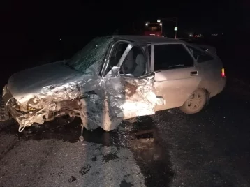 Фото: Водитель легкового автомобиля погиб после столкновения с грузовиком в Кузбассе 1