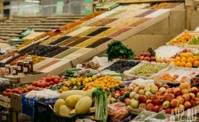 Инфекционист Иванова заявила, что можно отравиться даже одной немытой ягодой на рынке