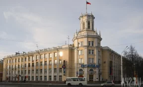 Соцсети: в Кемерове загорелось здание Главпочтамта