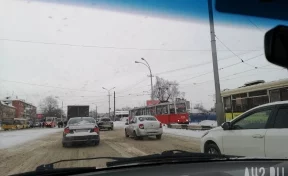 Трамваи встали в пробке в районе кемеровского вокзала