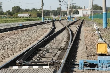 Фото: В Кемерове школьники устроили опасные игры на железной дороге 1