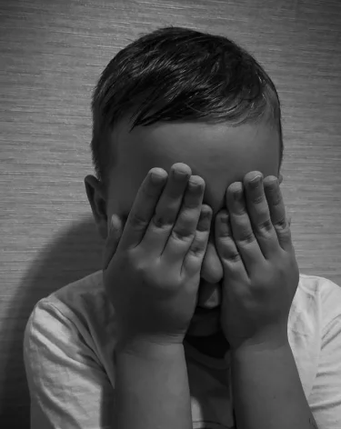 В Кузбассе мать душила 8-летнюю дочь и выгоняла трёх детей из дома: суд вынес приговор