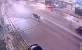 В Волгограде автомобиль сбил женщину и 10-летнего ребёнка на пешеходном переходе