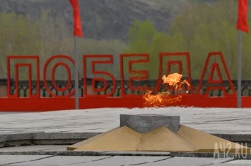 Фото: В Горно-Алтайске подростки осквернили мемориал Парке Победы. Бастрыкин поручил разобраться с ними 1