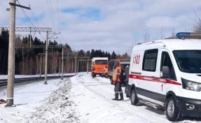 В Кузбассе двух работников железнодорожной станции смертельно травмировал локомотив: прокуратура начала проверку