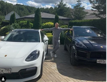 Фото: Плющенко после критики за фото с двумя Porsche рассказал, как собирал бутылки 1