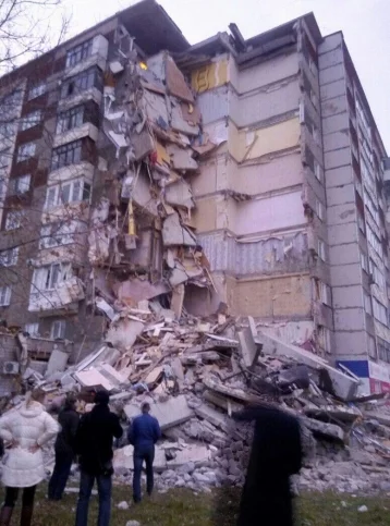 Фото: Названо предварительное количество жертв взрыва жилого дома в Ижевске 1