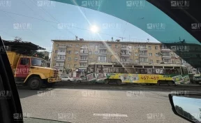 Очевидцы: в Кемерове на улице Дзержинского встали трамваи