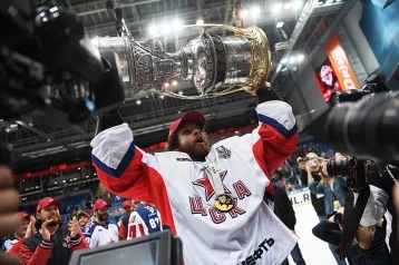 Фото: Кузбасский хоккеист Илья Сорокин привезёт Кубок Гагарина на шахту «Распадская» 1