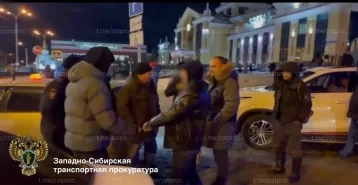 Фото: Ранил ножом в жизненно важные органы: у вокзала в Новокузнецке произошло покушение на убийство 1