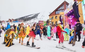 Цари и инопланетяне: в Шерегеше прошёл «Карнавальный спуск»