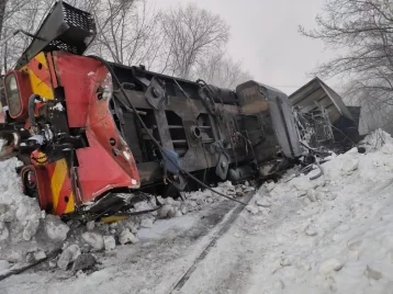 Фото: В Сети появились фото и видео схода локомотива с углём в Кузбассе 1