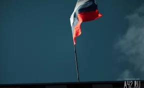 Минпросвещения утвердило стандарт по поднятию государственного флага в российских школах