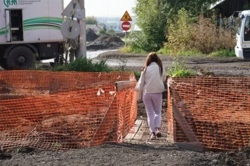 Фото: Дмитрий Анисимов: подрядчики отсыпают тротуары в зоне реновации после замечаний кемеровчан 1